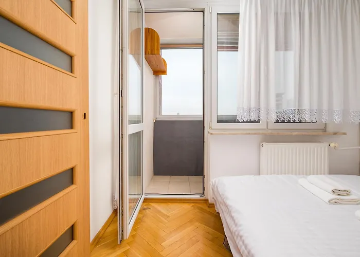 Solidarnosci View By Bookinghost